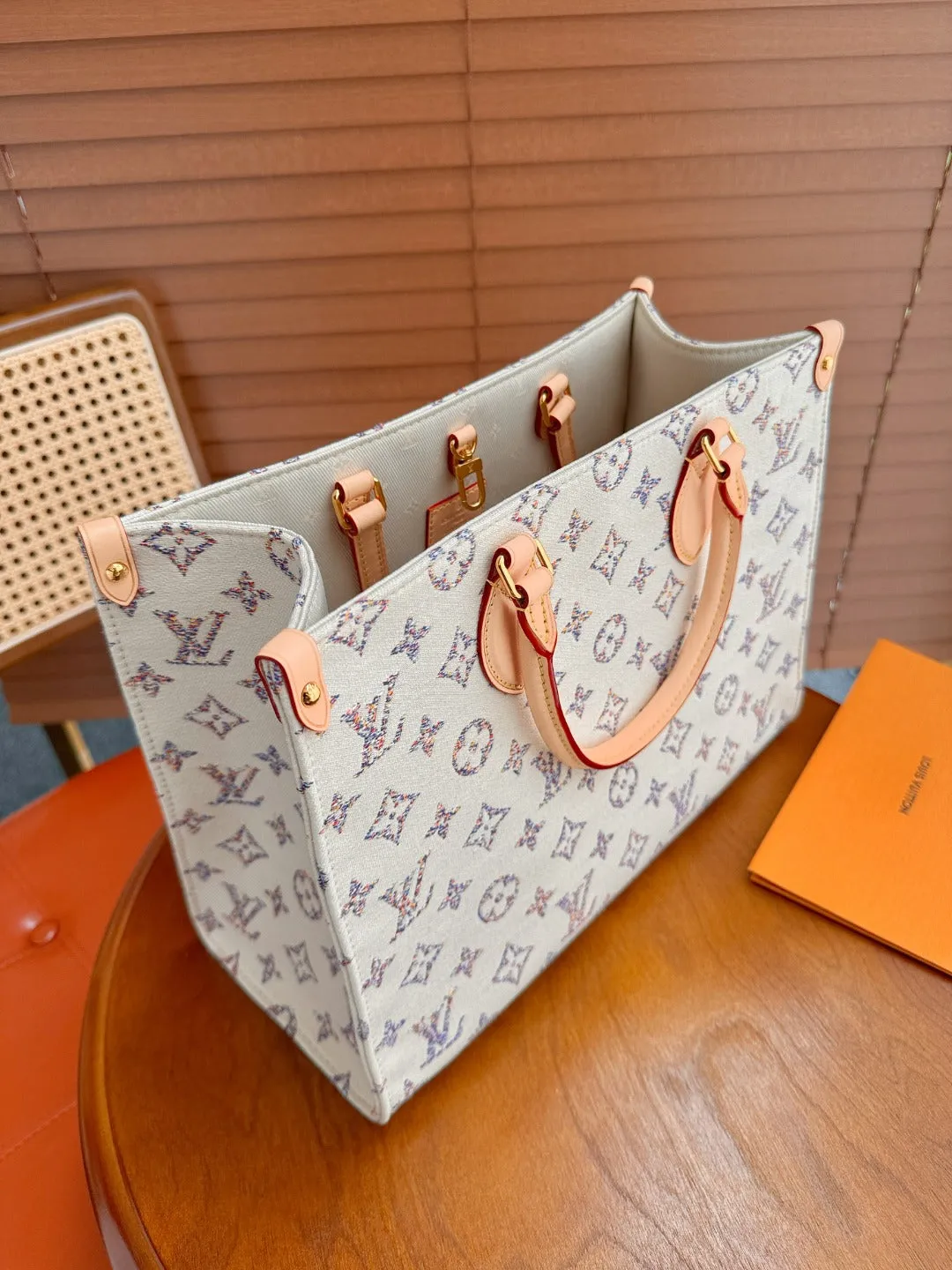 Designer Tote Bag - LOV - 6974