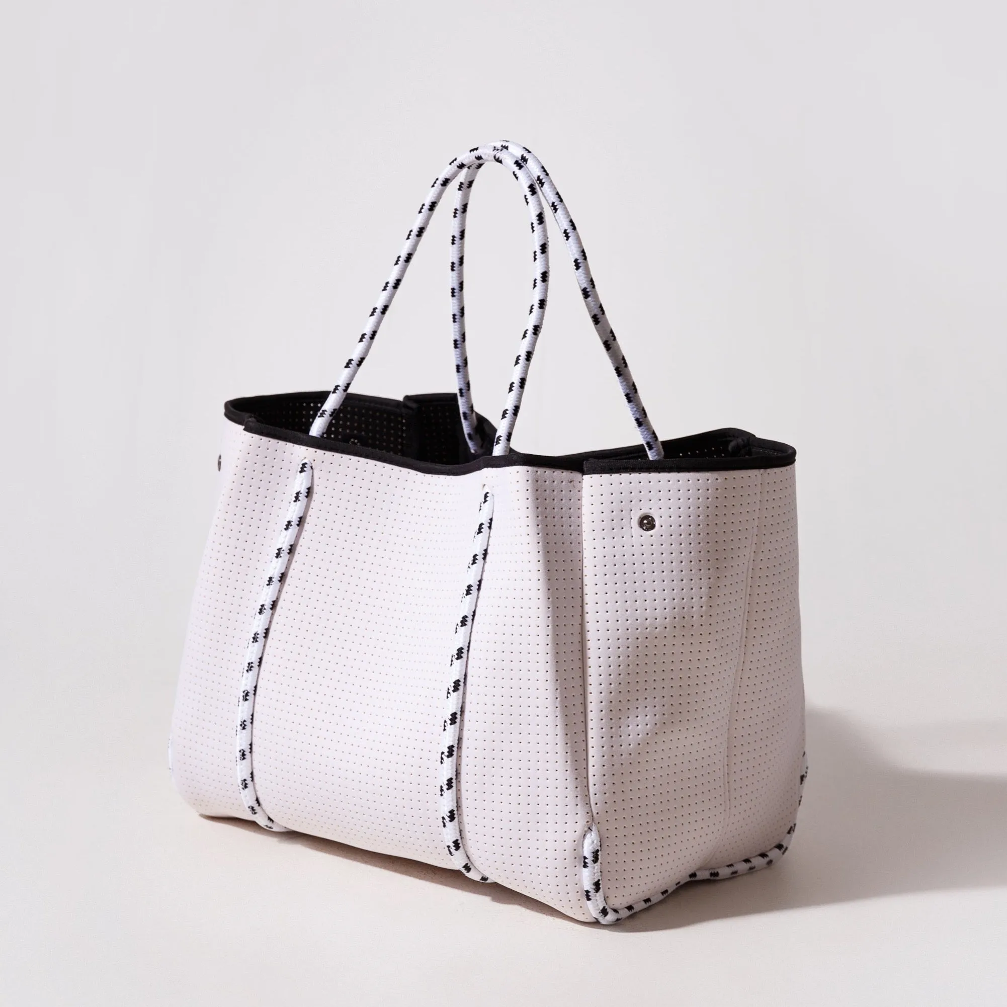 EVERYDAY TOTE FUTURE WHITE