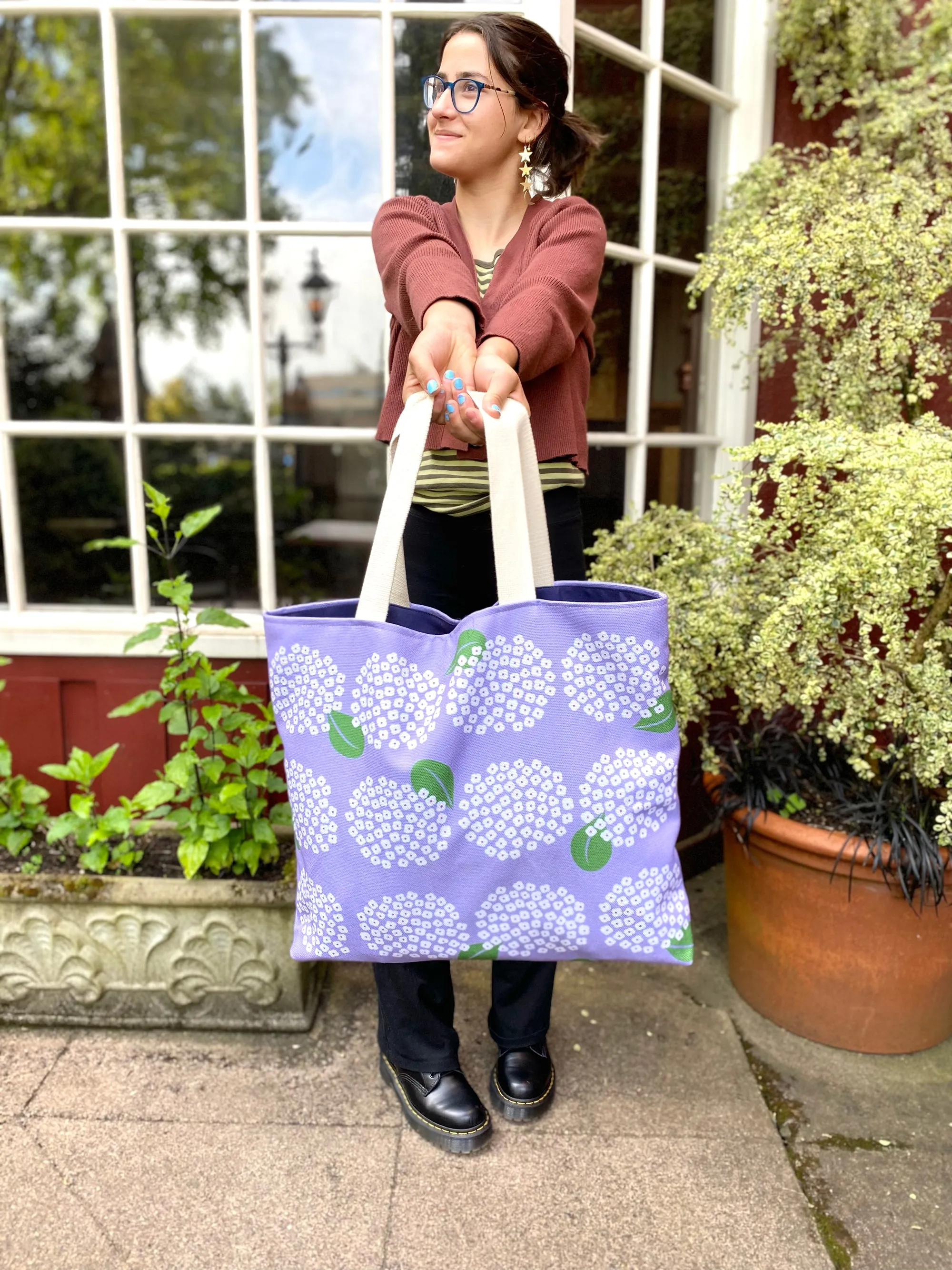 Hydrangeas oversized tote