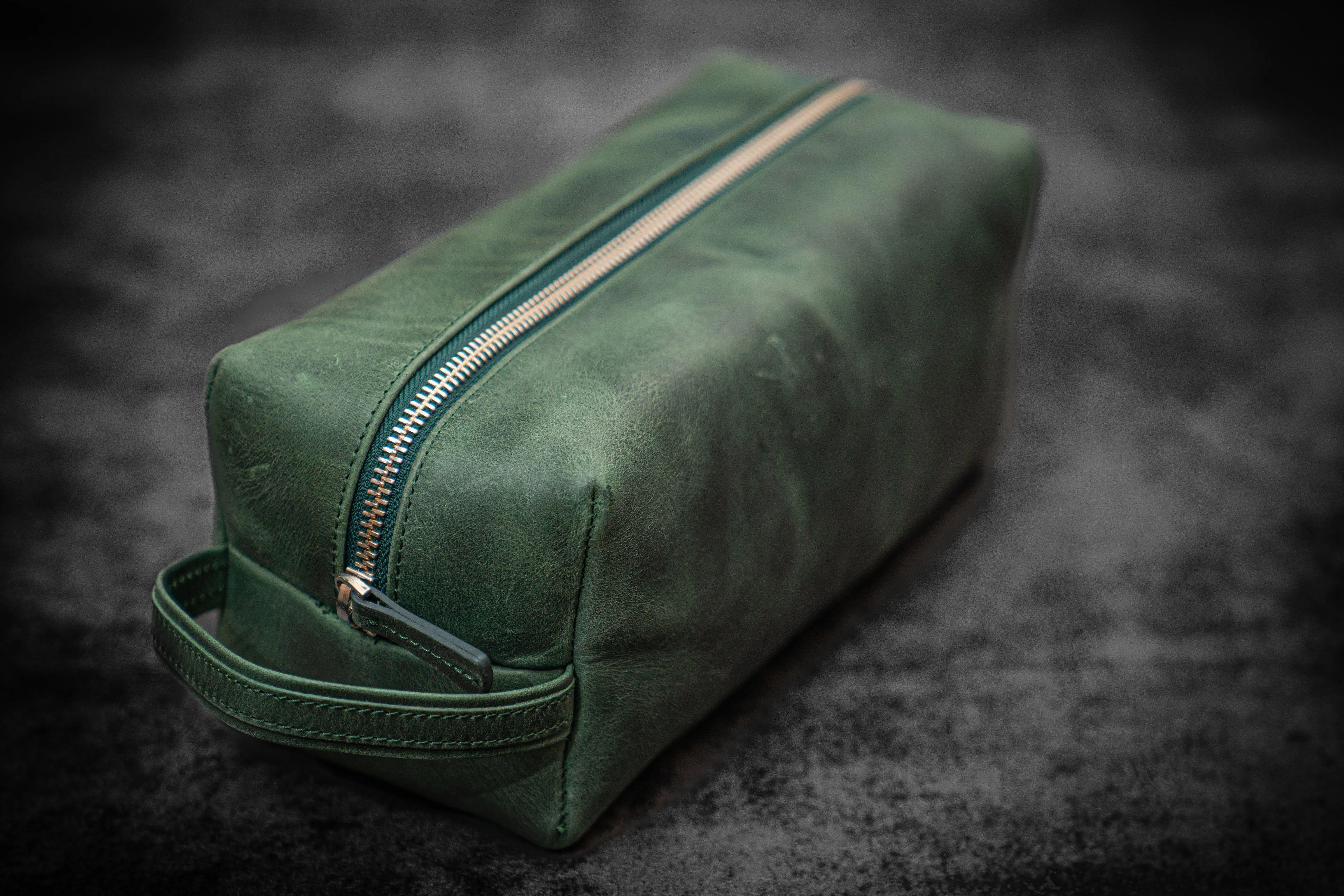 Leather Classic Dopp Kit & Travel Toiletry Bag - Crazy Horse Forest Green