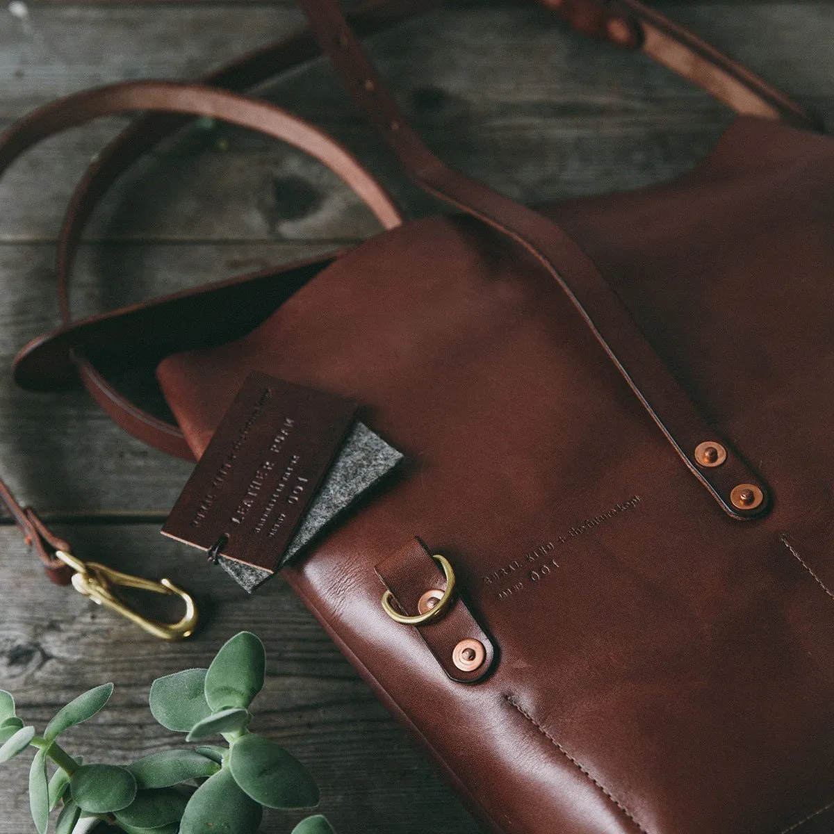 Roam Camera Bag Oak Leather